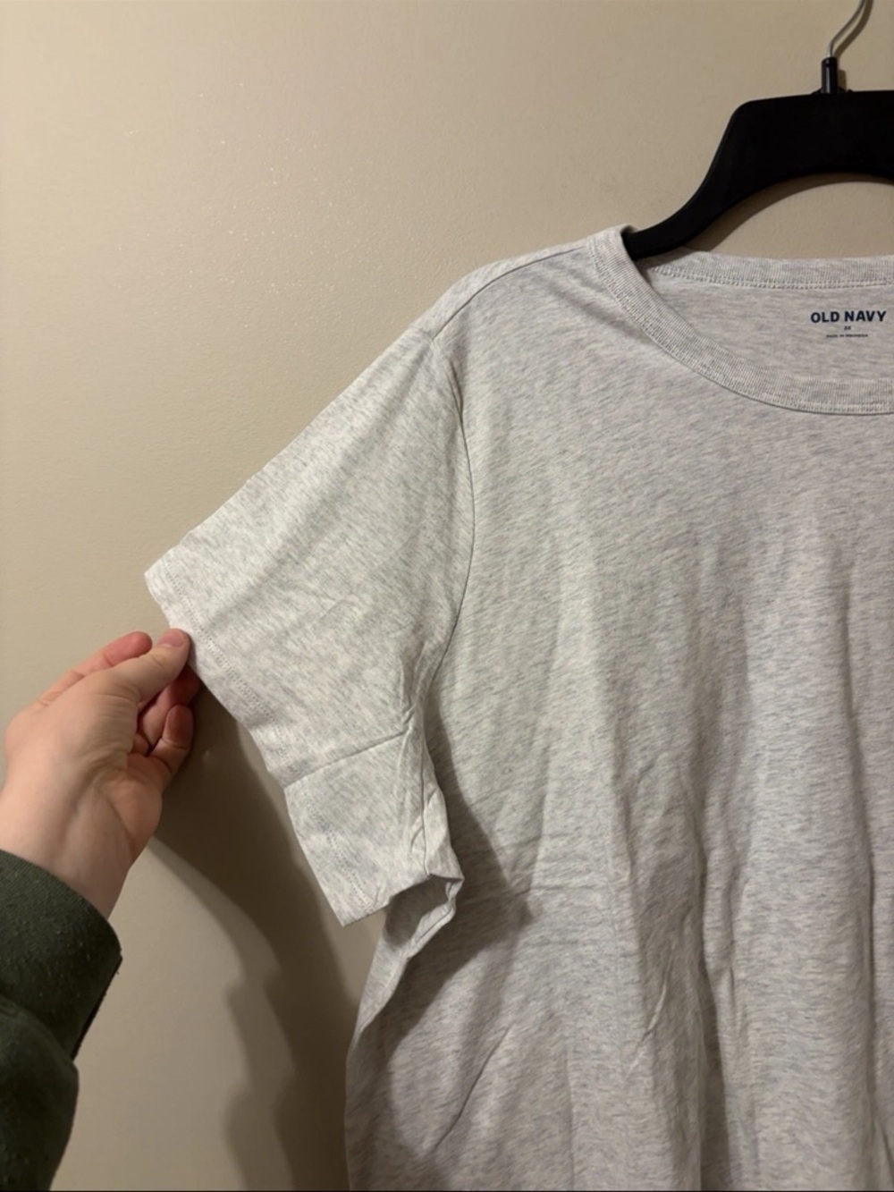 NWT Old Navy Light Gray Tee with Red Heart & Bow Graphic Women’s 2X - Picture 4 of 8